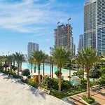 Fam Living - Vida Residences Stylish 2Br Creekfront Charm