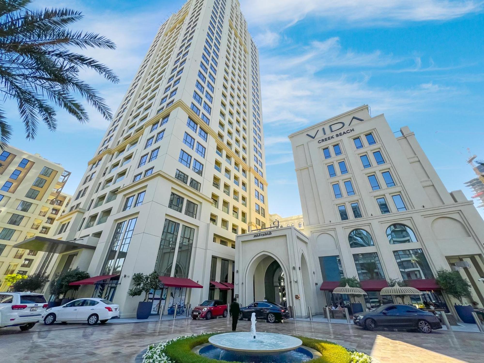 Fam Living - Vida Residences Stylish 2br Creekfront Charm