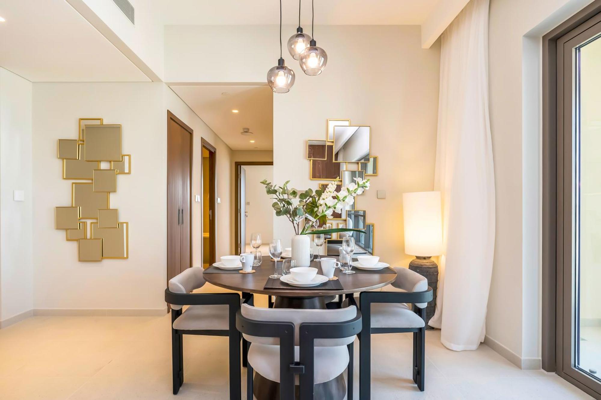 Fam Living - Vida Residences Stylish 2br Creekfront Charm Apartment