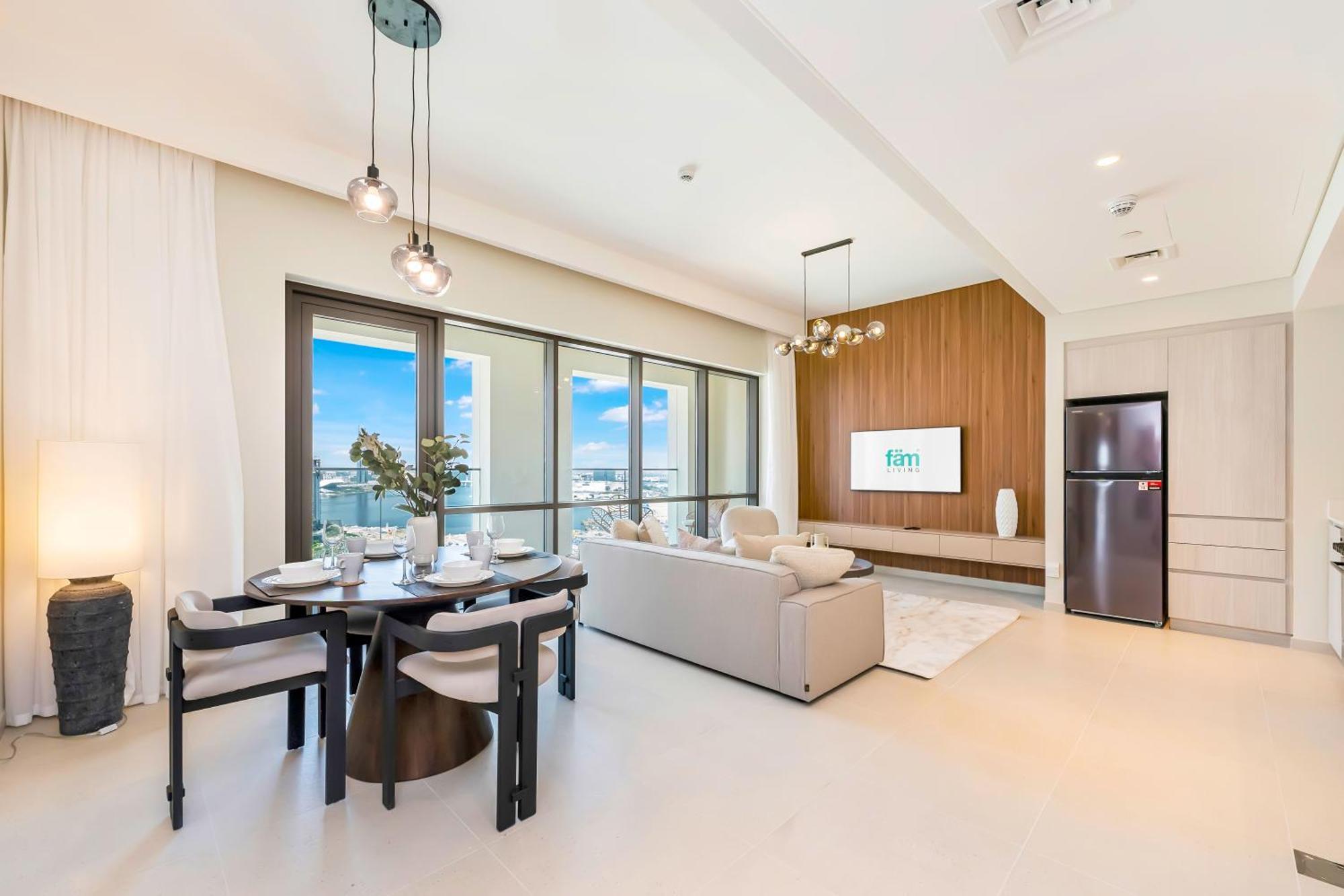 Fam Living - Vida Residences Stylish 2br Creekfront Charm Apartment