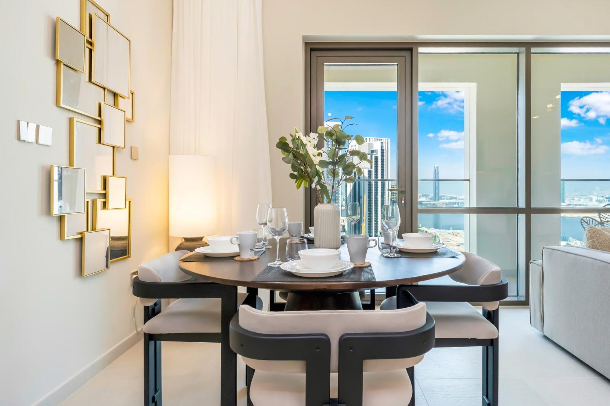 Fam Living - Vida Residences Stylish 2br Creekfront Charm Apartment Dubai
